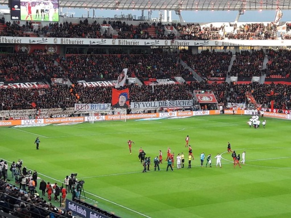 „Voll die Seuche”: Protest der Bayer-Ultras gegen RB Leipzig