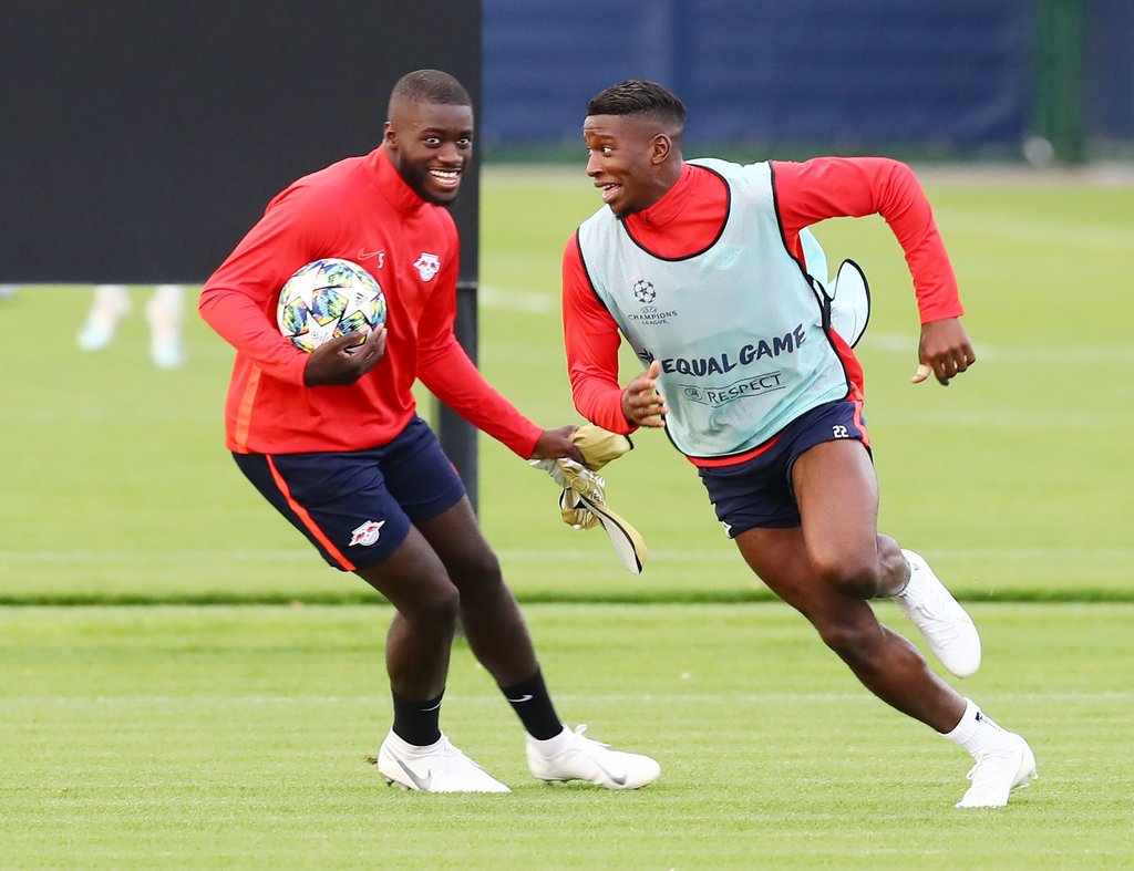 Einer soll nach Paris: Dayot Upamecano (l.) oder Nordi Mukiele (r.)
