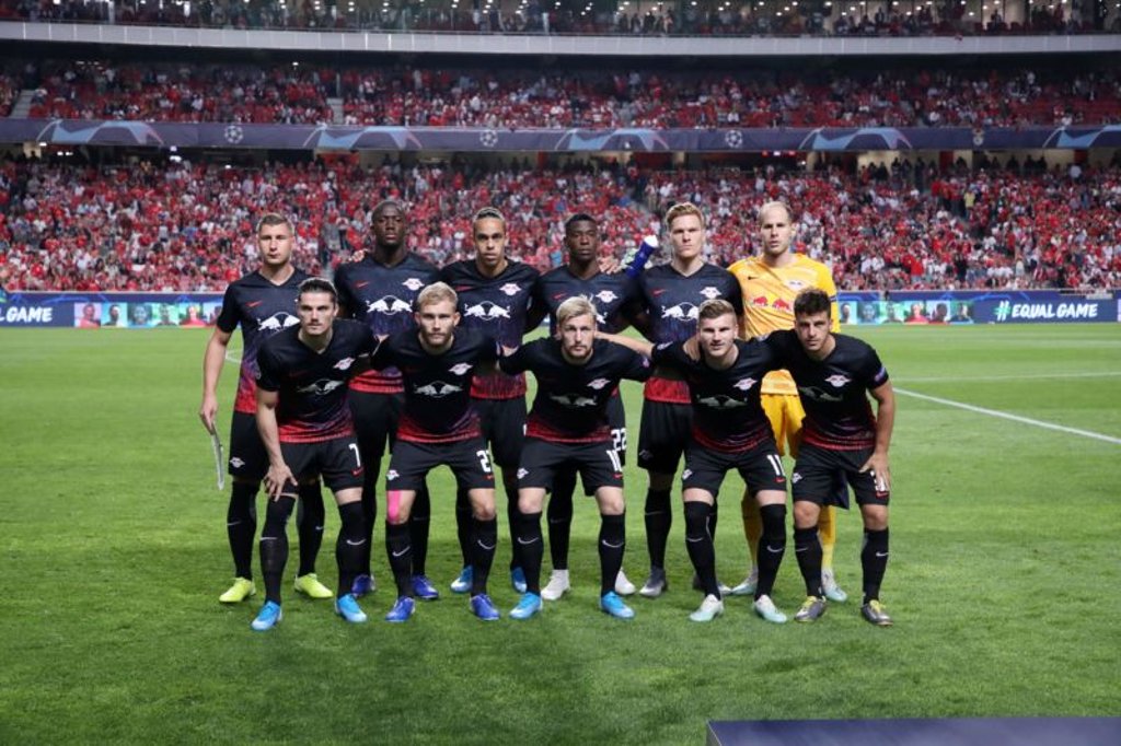 Bei RB Leipzig gibt es auf dem Mannschaftsfoto nicht viel Abwechslung im Vergleich zum Vorjahr.