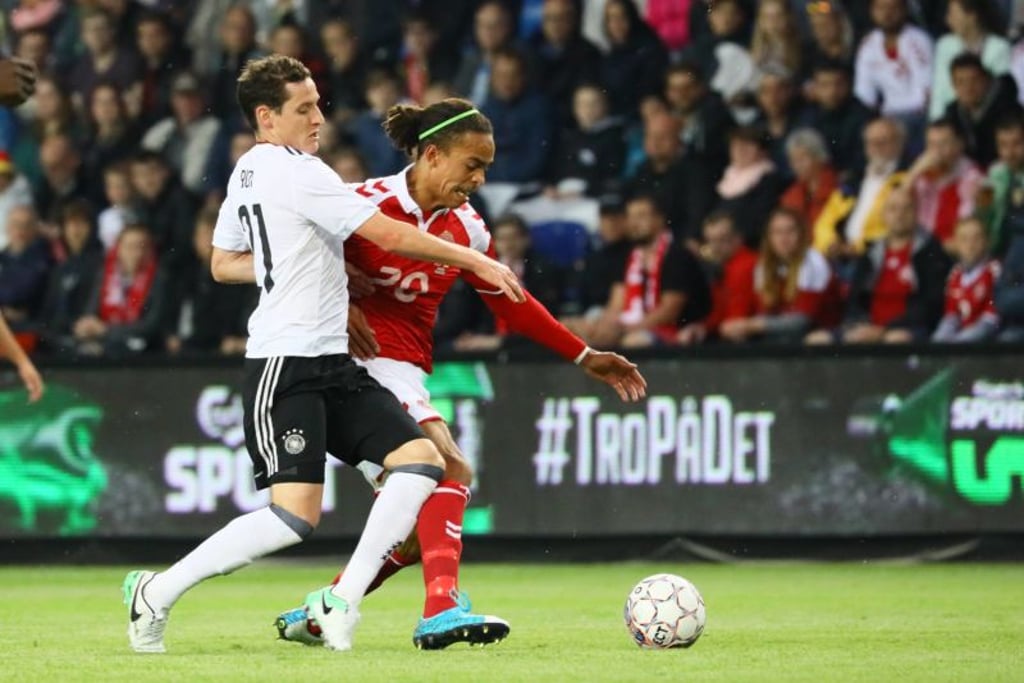 Tanz auf dem Rasen: Yussuf Poulsen gegen Sebastian Rudy