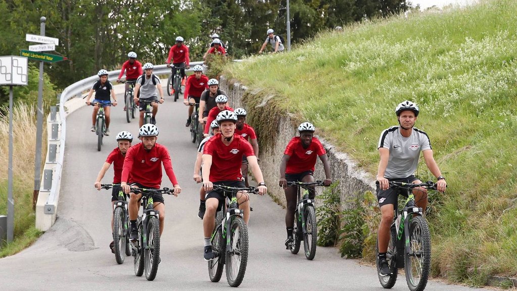 Vorsitzender des Leipziger Fahrradvereins: Jesse Marsch (r.)