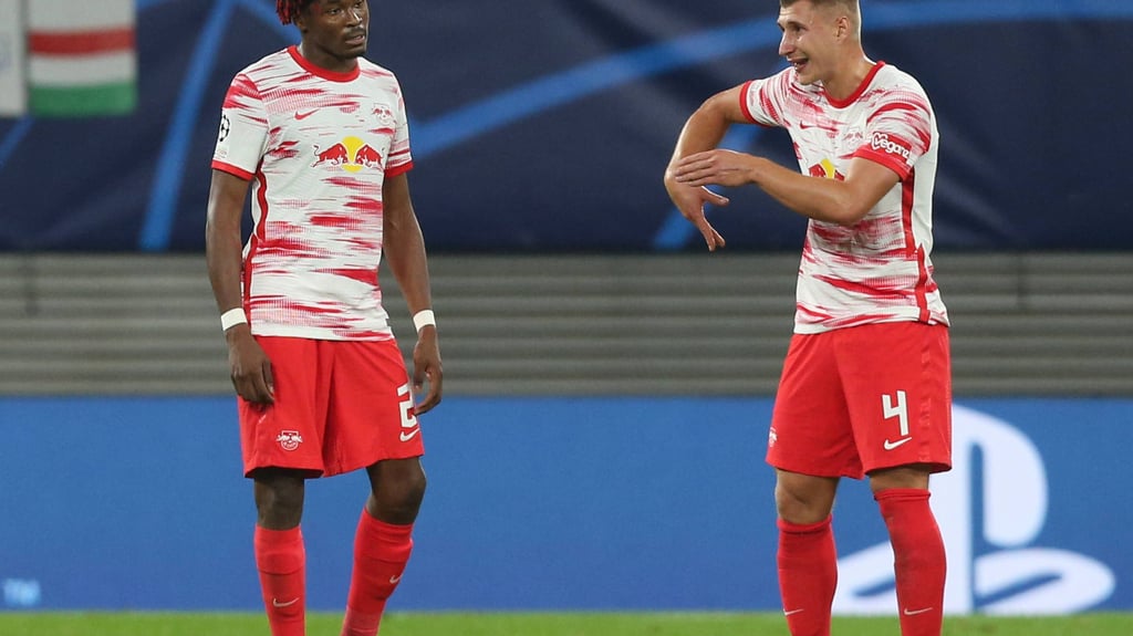 Spielen nach überstandenem Infekt wieder nebeneinander: Mohamed Simakan und Willi Orban