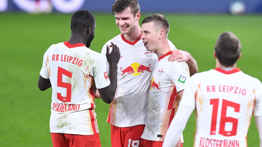 Matchwinner: Alexander Sörloth und Gratulanten.