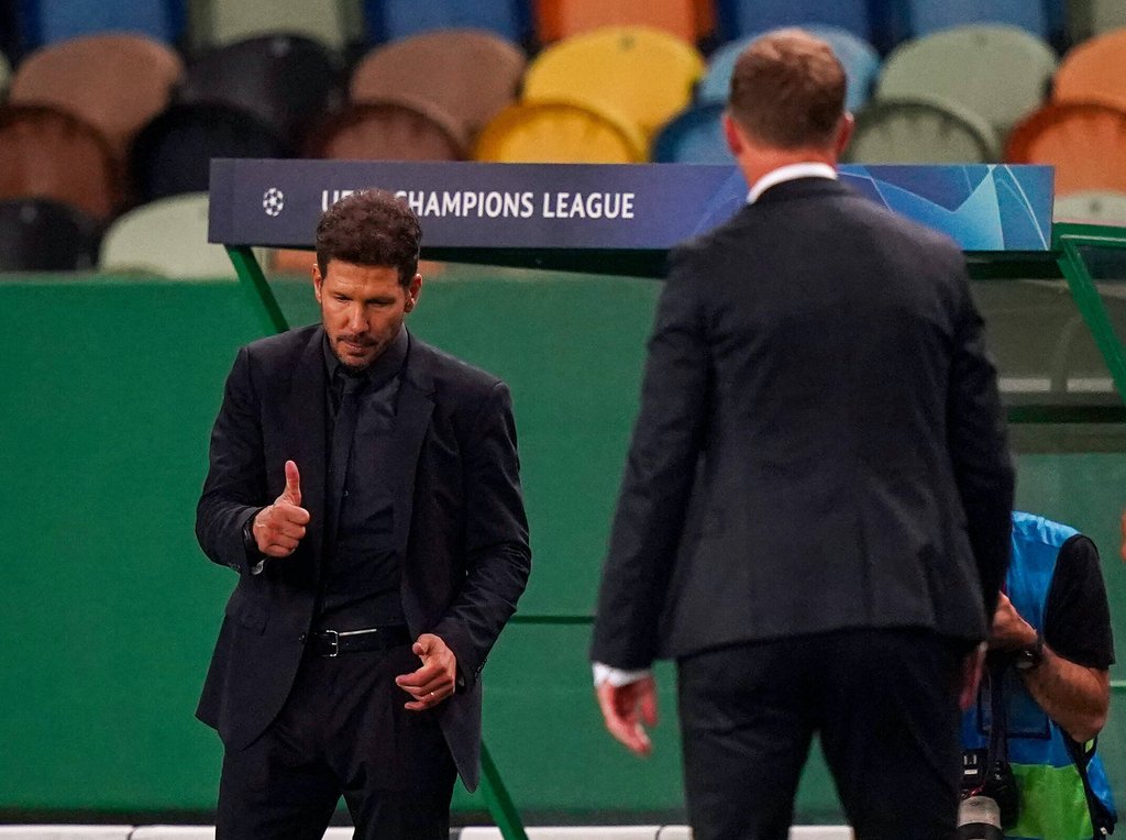 Schwer zu verdauen: Diego Simeone gratuliert Julian Nagelsmann zum Sieg