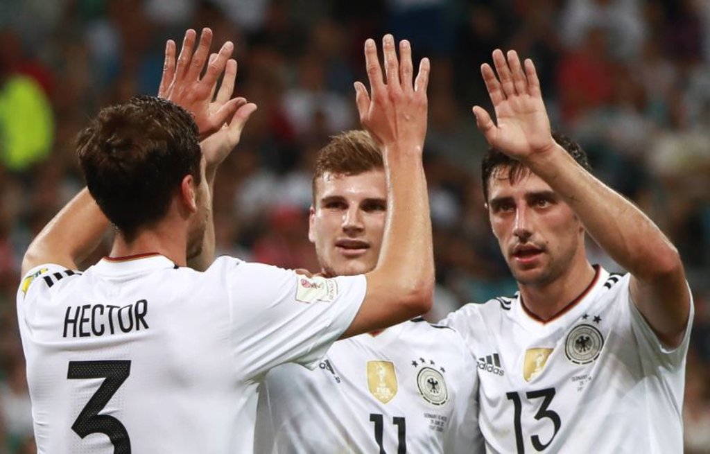 Werner bedankt sich bei Hector für die Vorlage zum 3:0.