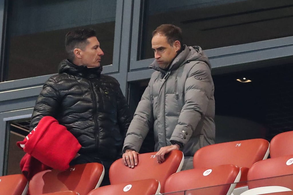 Muss sich Gedanken machen: RB Leipzigs Klubchef Oliver Mintzlaff (r.)