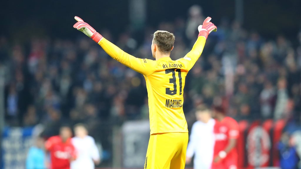 Josep Martinez bei seinem Saison-Debüt im DFB-Pokal gegen Babelsberg.