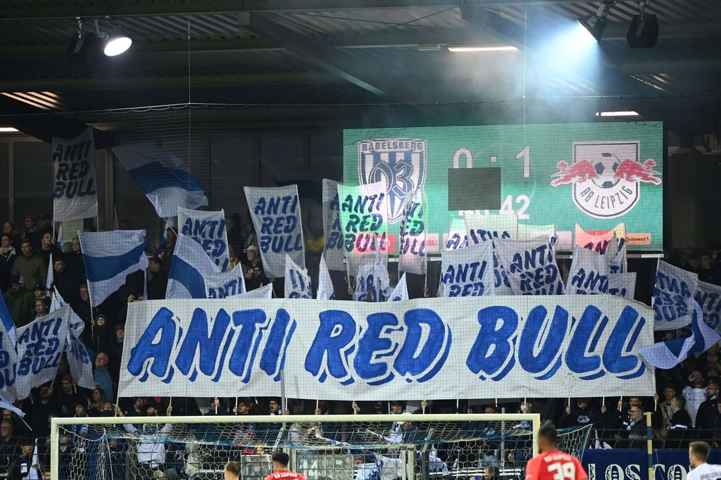Choreografie der Babelsberg-Fans gegen Red Bull.