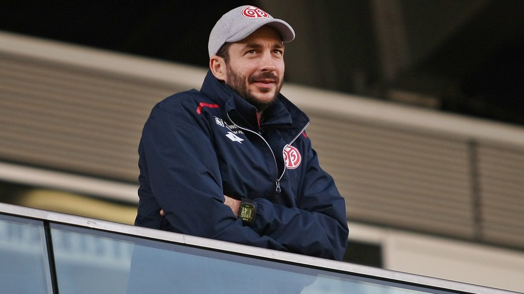 Sandro Schwarz setzt gegen RB Leipzig auf eine starke Verteidigung.