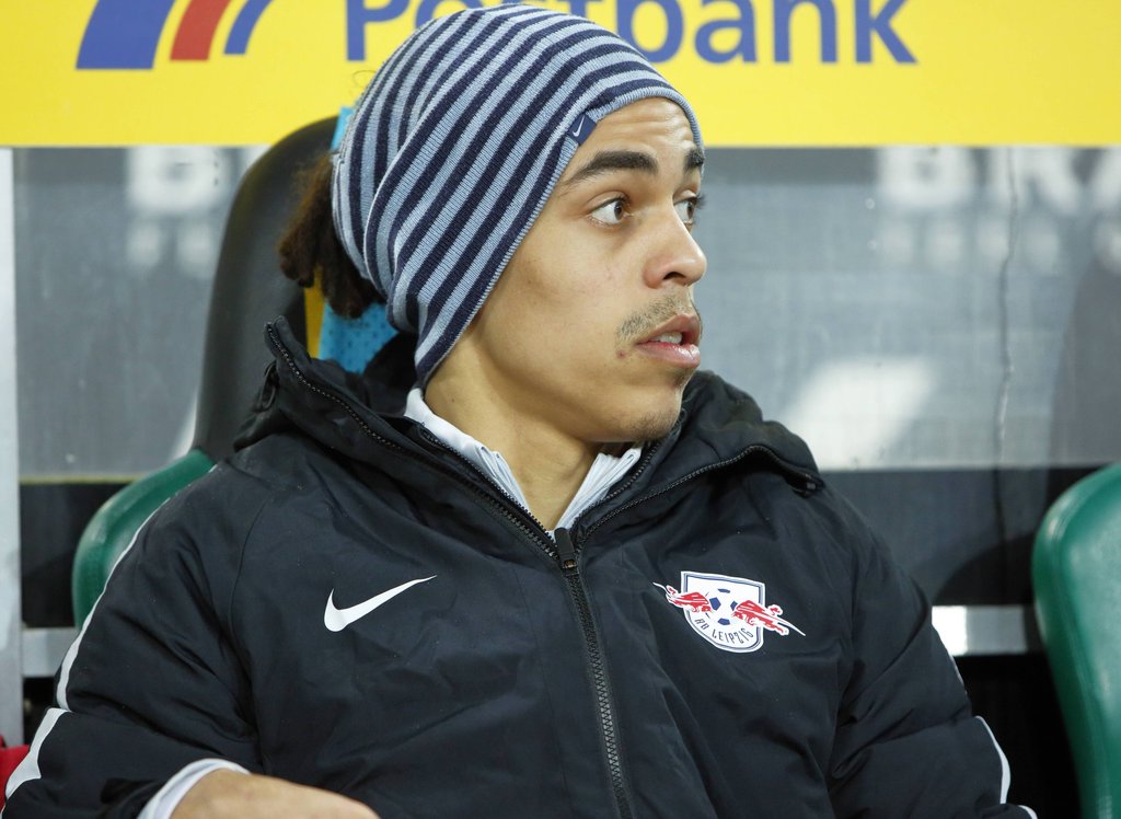 Yussuf Poulsen auf der Bank gegen Paris