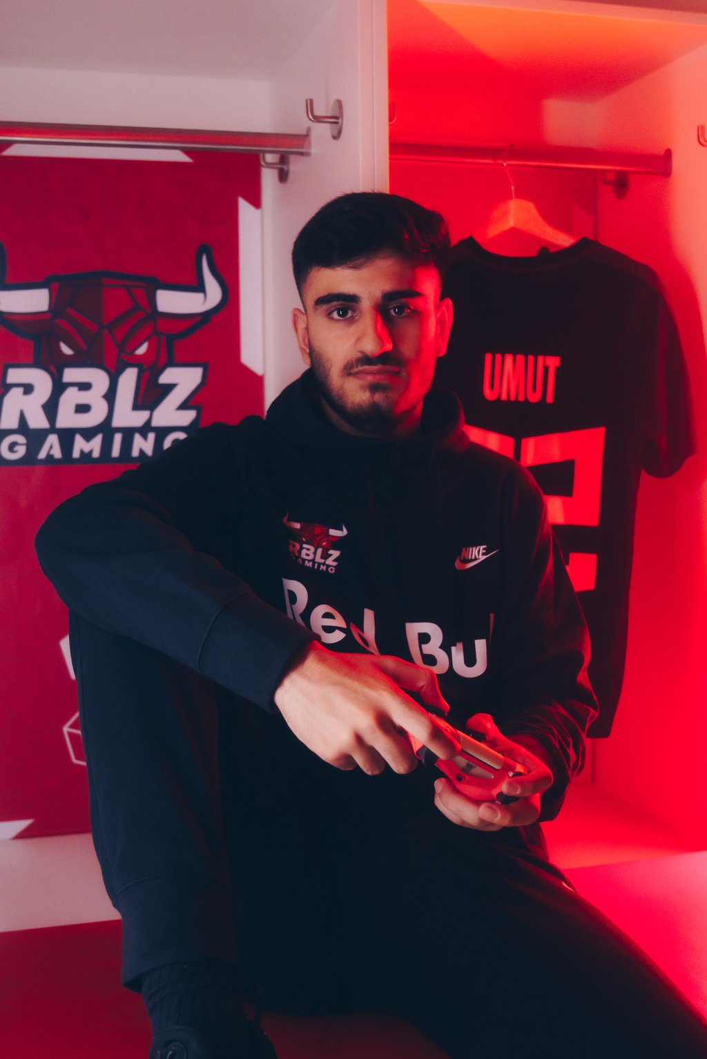 Umut Gültekin spielt FIFA für RB Leipzigs eSport-Team RBLZ.