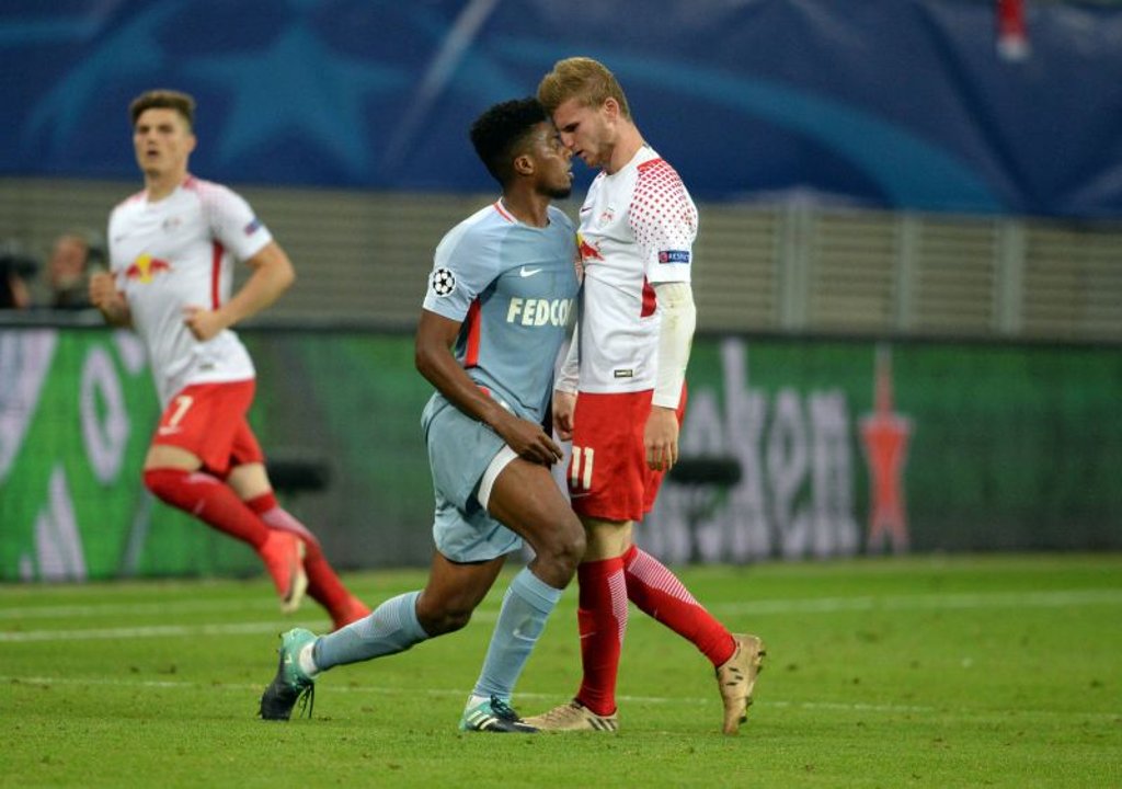 Timo Werner (RB Leipzig) und Jemerson (AS Monaco) geraten aneinander.