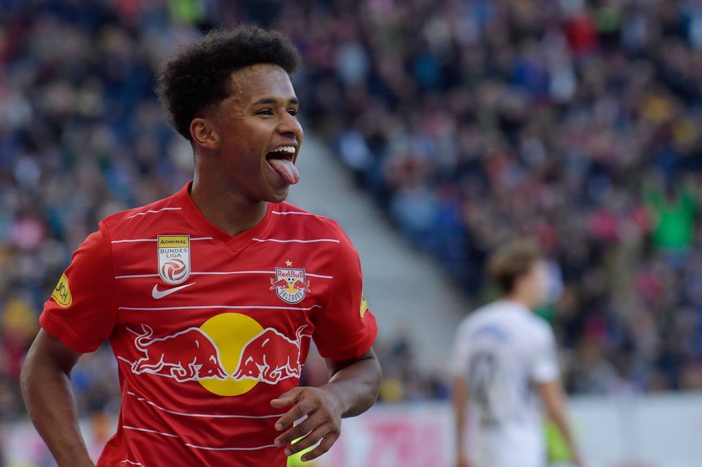 Mit Siegeszunge: Karim Adeyemi freut sich nach seinem Treffer gegen Sturm Graz.