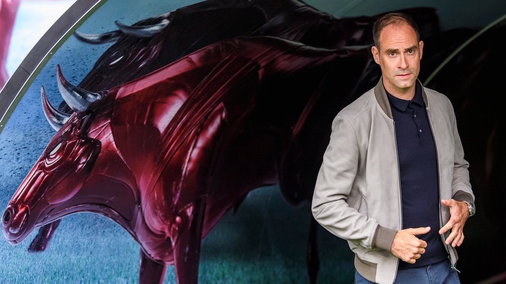 Mit der Kraft der zwei Bullen: RB-Vorstand Oliver Mintzlaff.