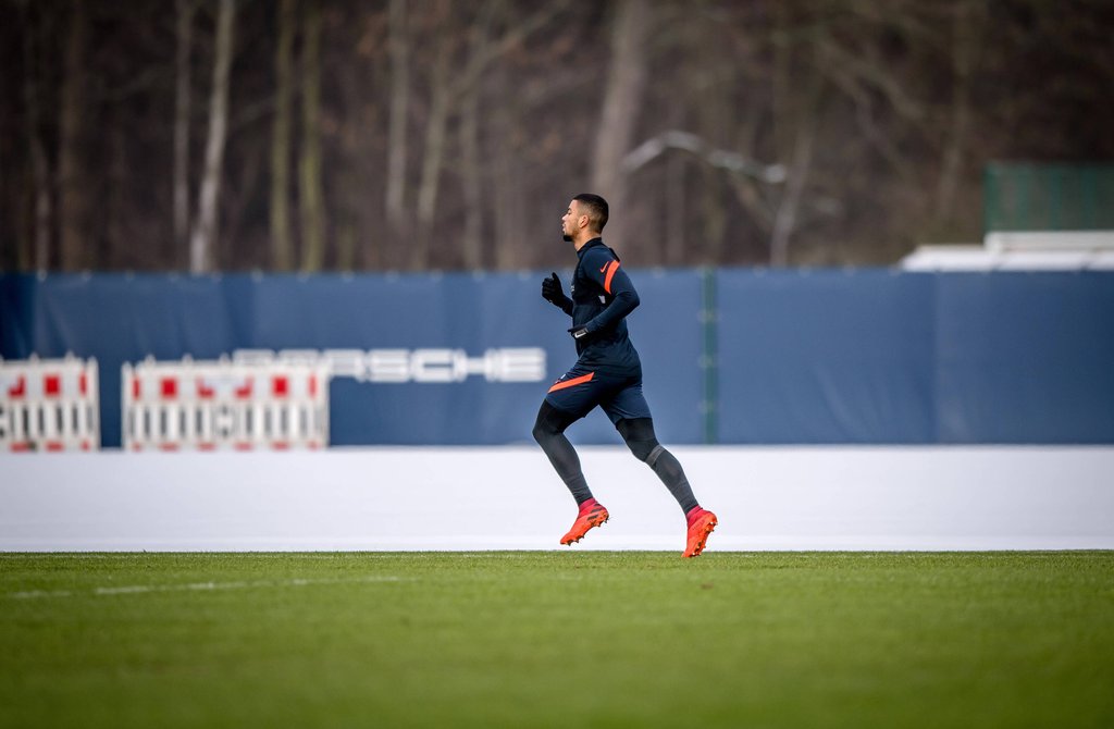 Für 15 Millionen Euro kann Benjamin Henrichs bei RB Leipzig bleiben.