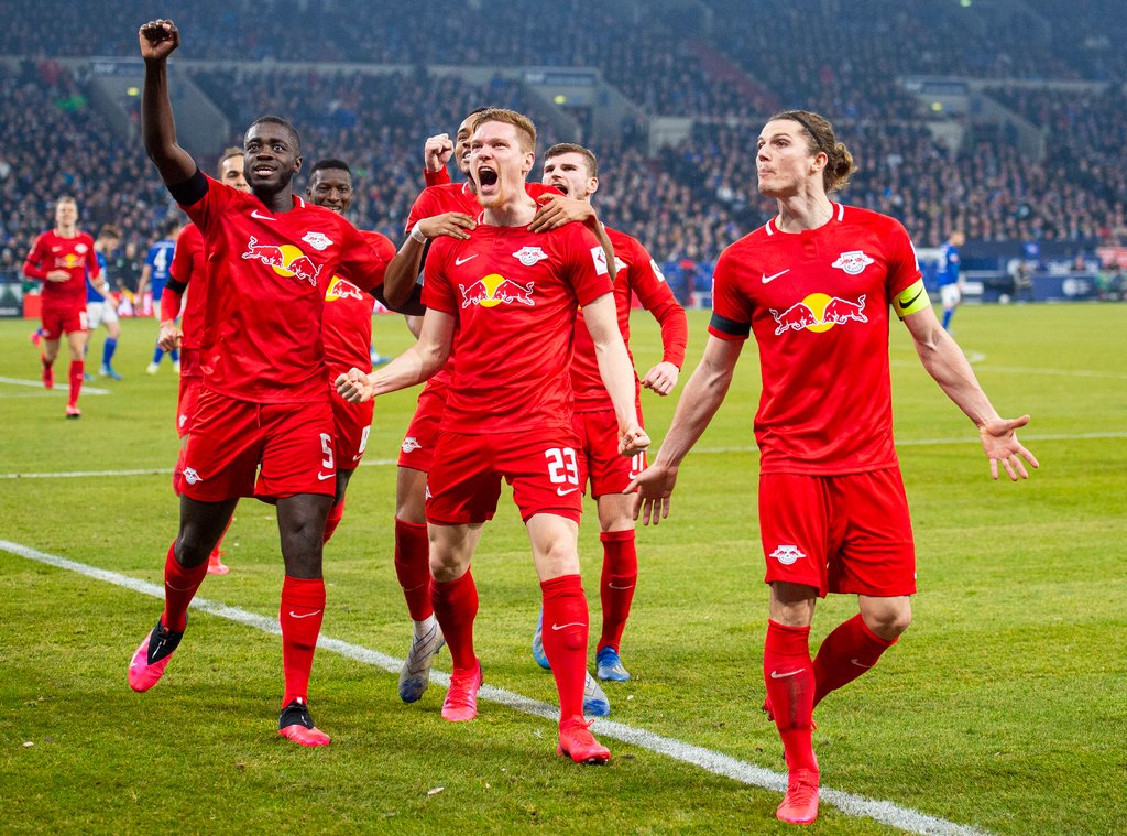 Torschütze zum 3:0: Marcel Halstenberg (M.)