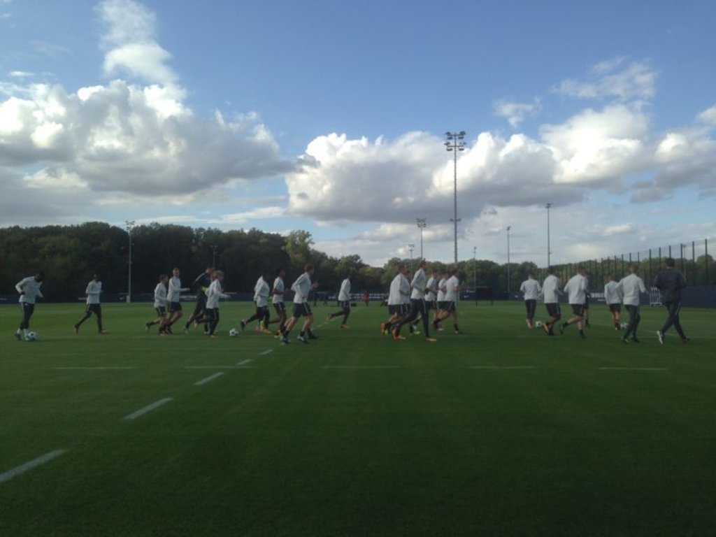 Naby Keita läuft mit RB Leipzig beim Abschlusstraining vor dem Spiel gegen den AS Monaco.