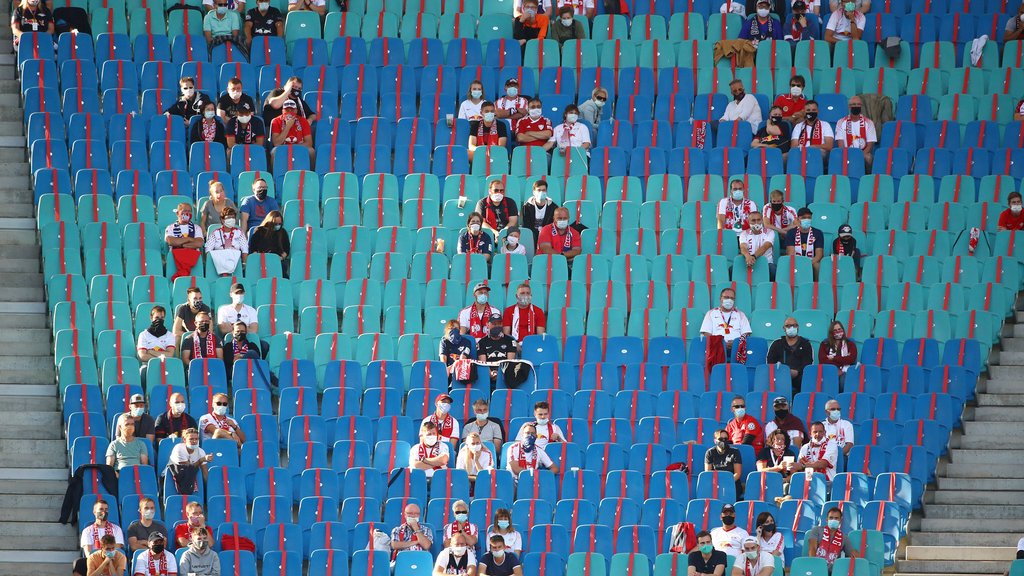 Maximal sechs Fans dürfen aktuell in der Red-Bull-Arena in einem "Cluster" zusammensitzen.