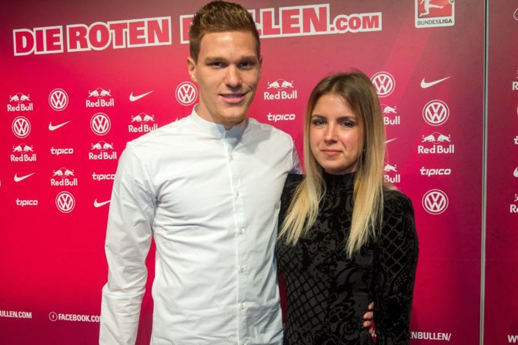 Marcel Halstenberg und seine Frau Franziska bei der Weihnachtsfeier 2016