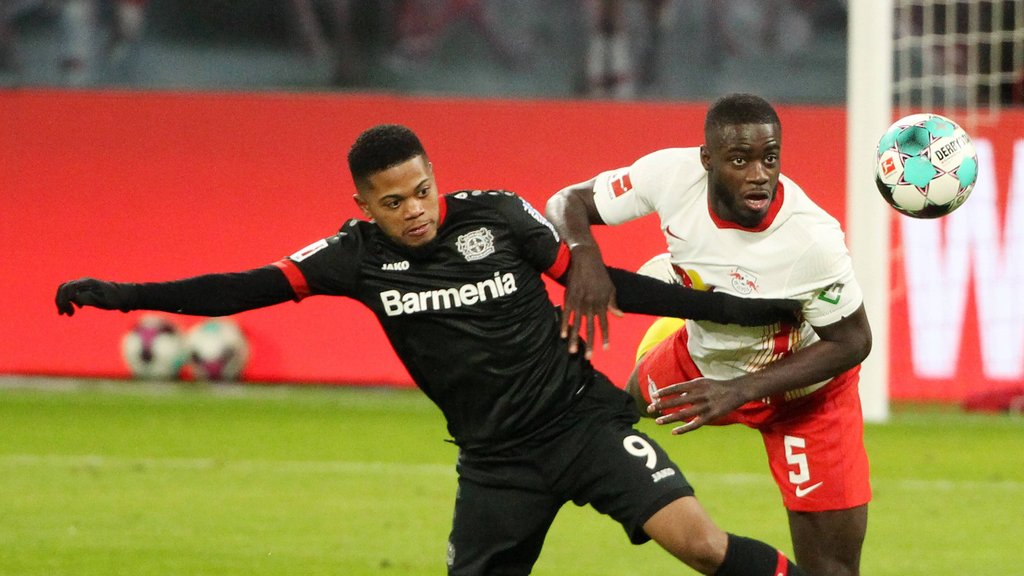Starkes Spiel: Dayot Upamecano gegen Leon Bailey.