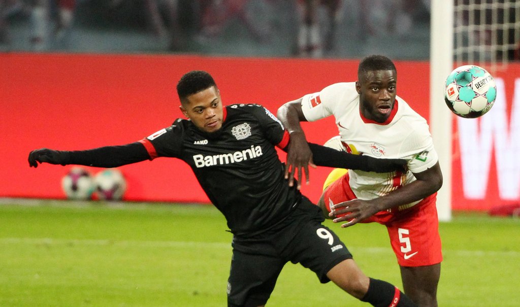 Starkes Spiel: Dayot Upamecano gegen Leon Bailey.
