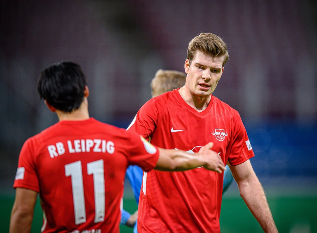 Leipzigs Alexander Soerloth und Hee-Chan Hwang.