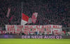 "Bayern Fans halten Banner hoch, mit der Aufschrift: ""Euer ""Fair Value"" ist gleich null! Raus aus unserem Fussball!"""