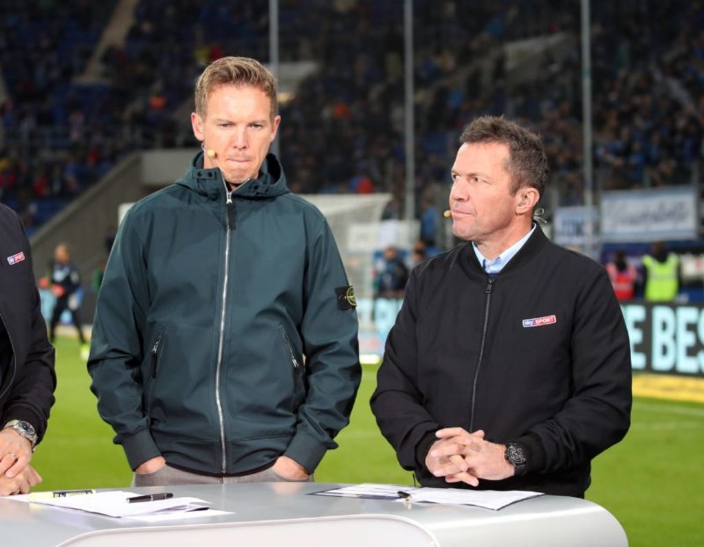 Julian Nagelsmann (li) nimmt das Lob von Lothar Matthäus (re) gern entgegen.