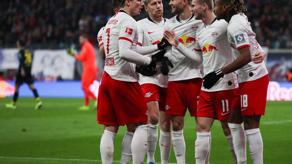 Der Auftakt zählt: „Wir wollen kein schnödes Ergebnis, sondern etwas ausstrahlen, damit die anderen Mannschaften wissen: Wir sind bereit!“, fordert Trainer Julian Nagelsmann.