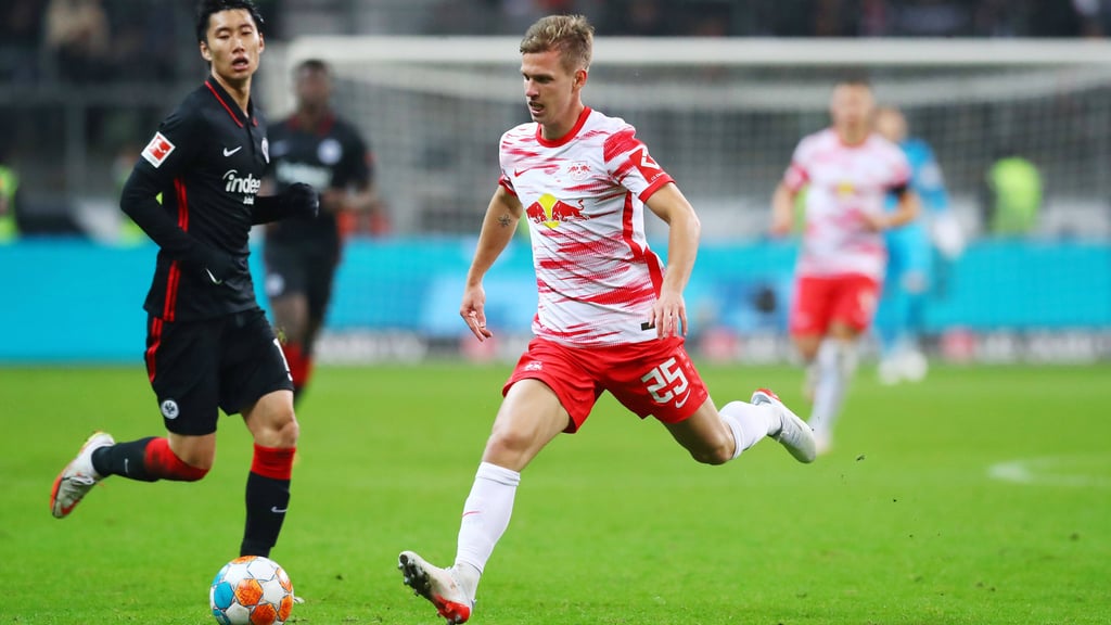 Dani Olmo (r.) bei seinem Comeback für RB Leipzig gegen&nbsp;Eintracht Frankfurt.