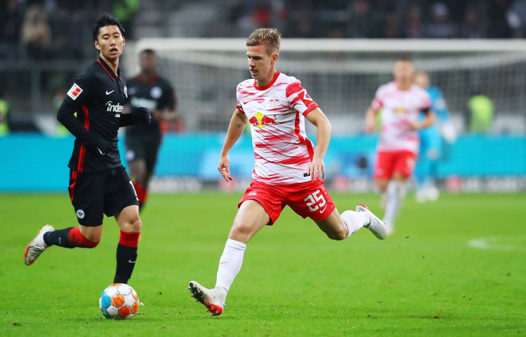 Dani Olmo (r.) bei seinem Comeback für RB Leipzig gegen Eintracht Frankfurt.