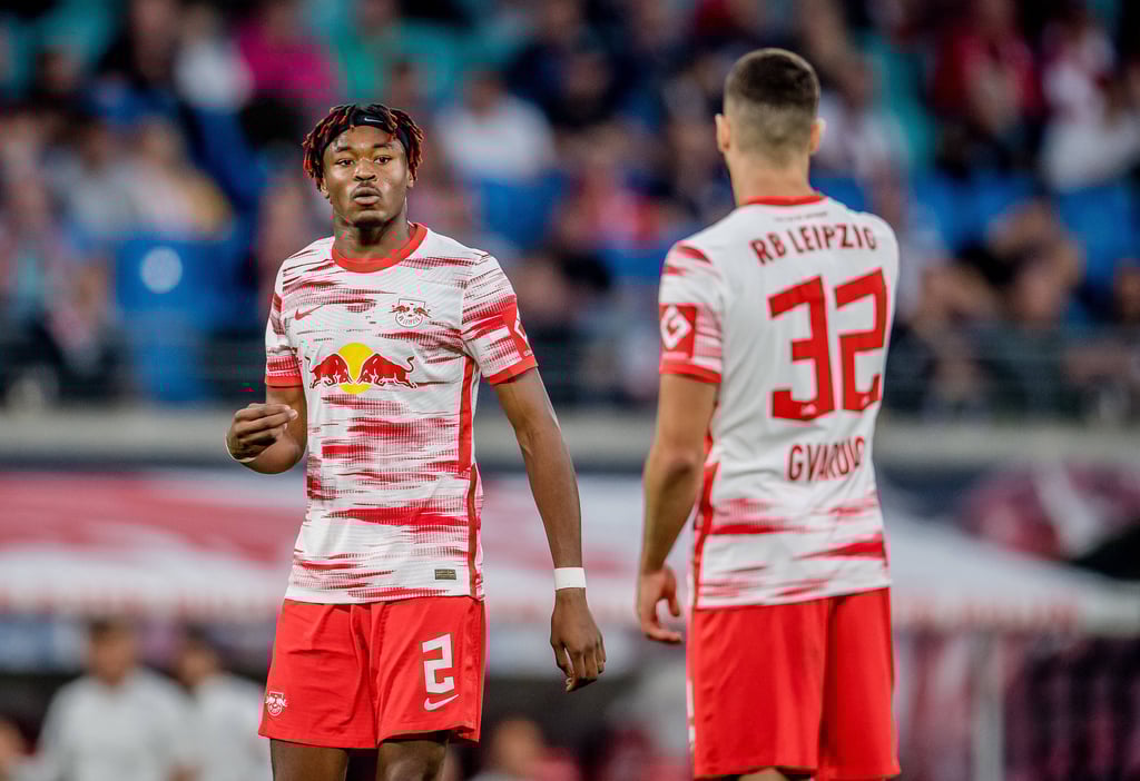 Leipzigs Mohamed Simakan mit Josko Gvardiol.