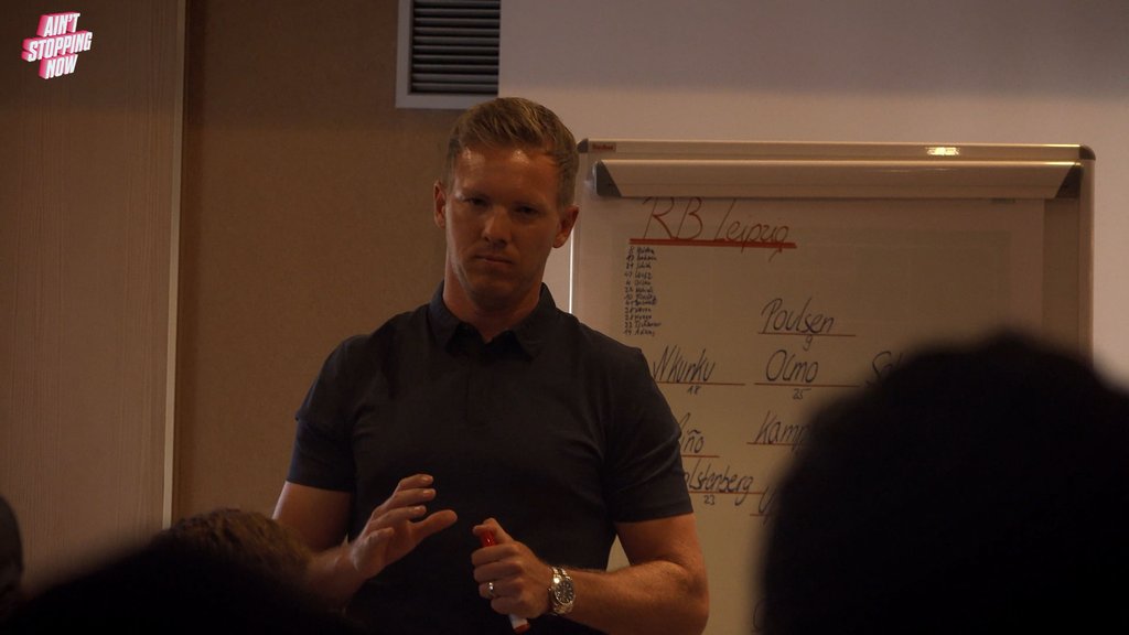 RB-Coach Julian Nagelsmann bei der Besprechung vor dem Atletico-Spiel