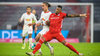 Leipzigs Yussuf Poulsen (l.) im Zweikampf mit Jerome Boateng beim 3:3 zwischen RB und dem FC Bayern am 10. Spieltag.