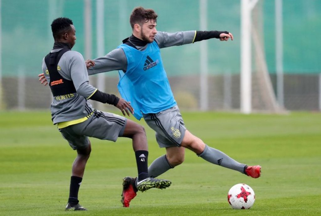 Noch kämpfen sie beim selben Verein um Spielzeit, nun wird spekuliert, ob sie Teil eines Tauschgeschäfts zwischen RSC Anderlecht und RB Leipzig werden könnten: Emmanuel Sowah Adjei (li) und Massimo Bruno (re).