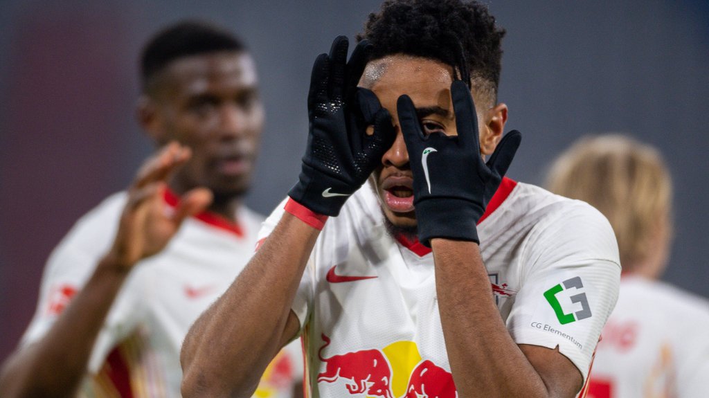 Schaut's her: Christopher Nkunku nach dem 1:0 gegen den FC Bayern.