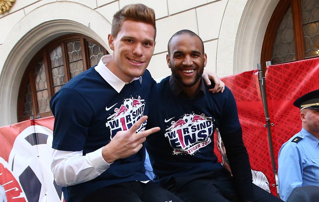 Terrence Boyd und Marcel Halstenberg feiern den Aufstieg mit RB Leipzig. 