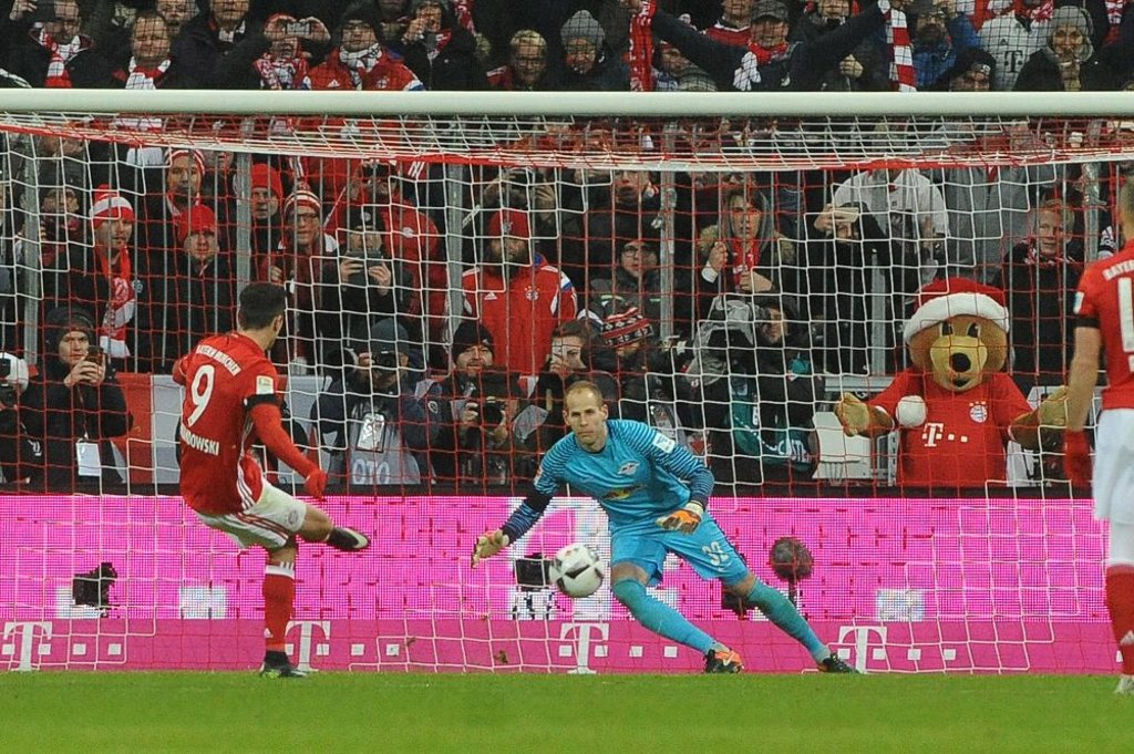 Robert Lewandowski trifft zum 3:0.