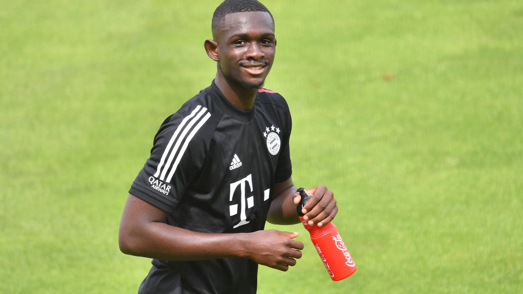 Tanguy Nianzou schloss sich dem FC Bayern an anstatt zu RB Leipzig zu kommen.