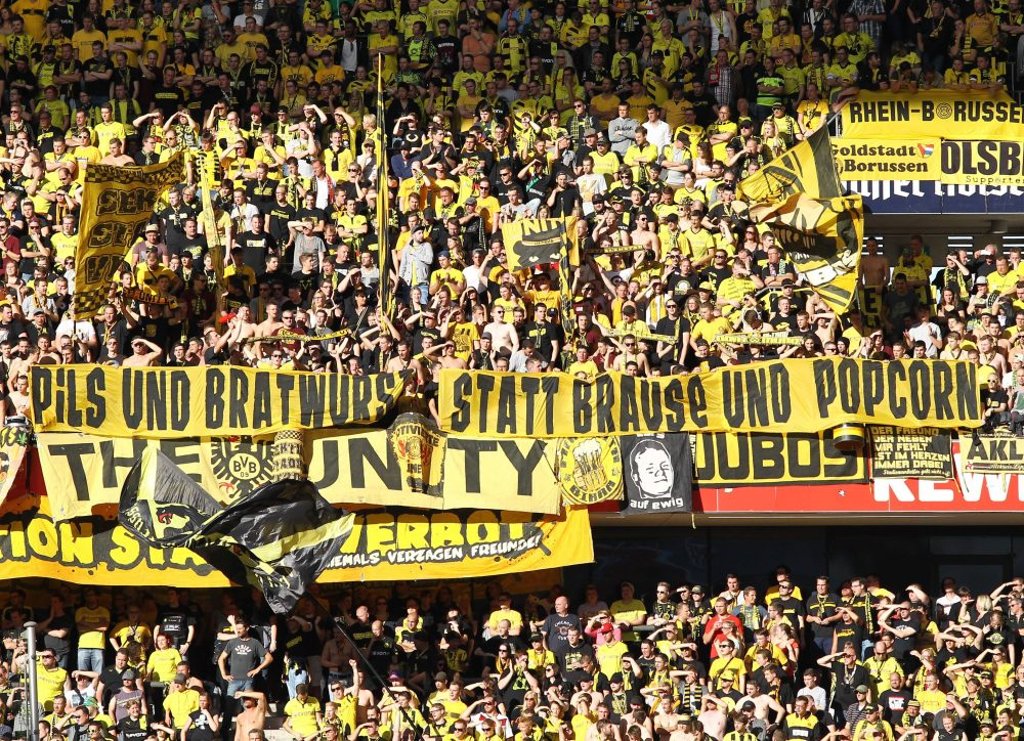 „Pils und Bratwurst statt Brause und Popcorn“ dichteten einst die BVB-Anhänger. „Nikotin und Bier statt Taurin und Stier“ schlagen nun die RB-Fans vor.