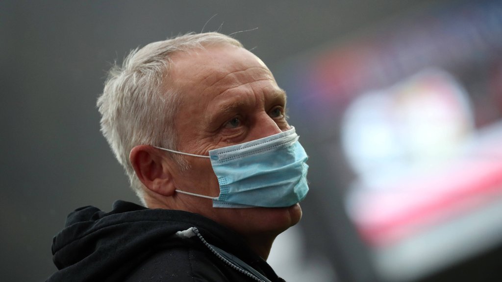 Christian Streich vor dem Spiel vom SC Freiburg bei RB Leipzig.