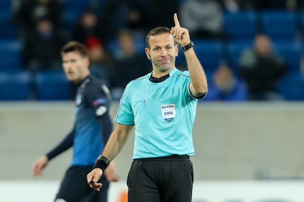 Orel Grinfeld ist Schiedsrichter der Partie Red Bull Salzburg gegen RB Leipzig.