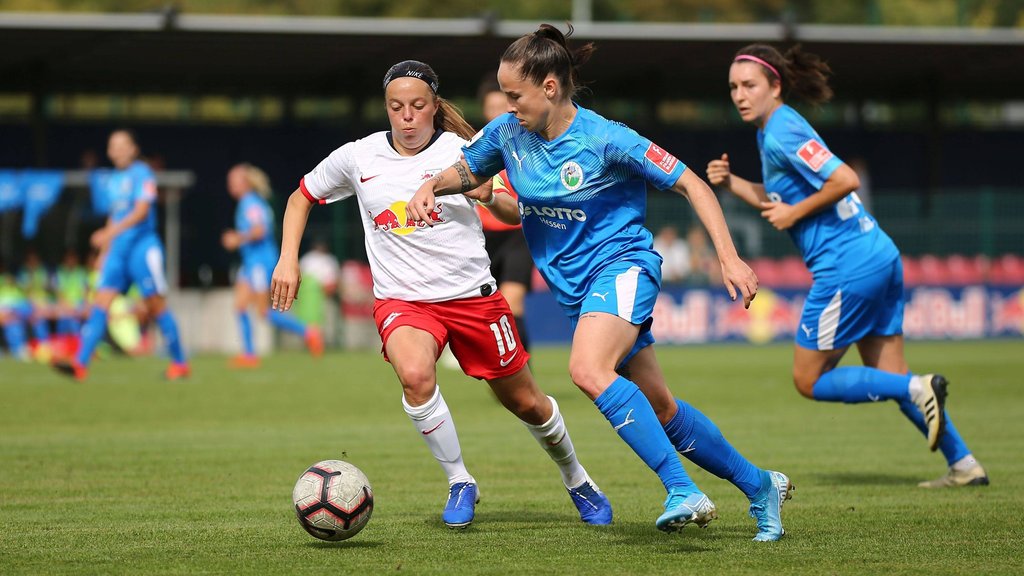 Kapitänin Marie-Luise Herrmann und ihre Mitspielerinnen wollen in die 3. Runde des DFB-Pokals einziehen.