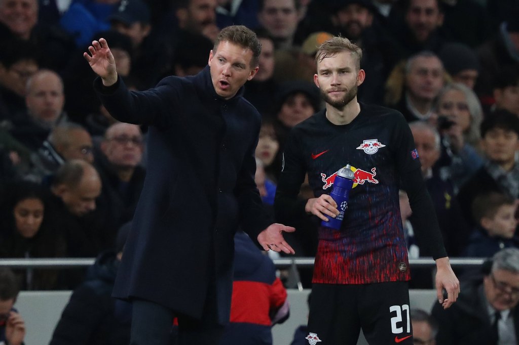 Konrad Laimer (r.) wird gegen Schalke selbst entscheiden, ob er spielt.