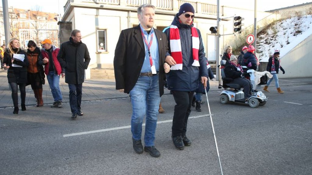 Fanbeauftragter Axel Ackermann (li) kümmert sich nicht nur an Aktionstagen um Inklusionsthemen bei RB Leipzig.