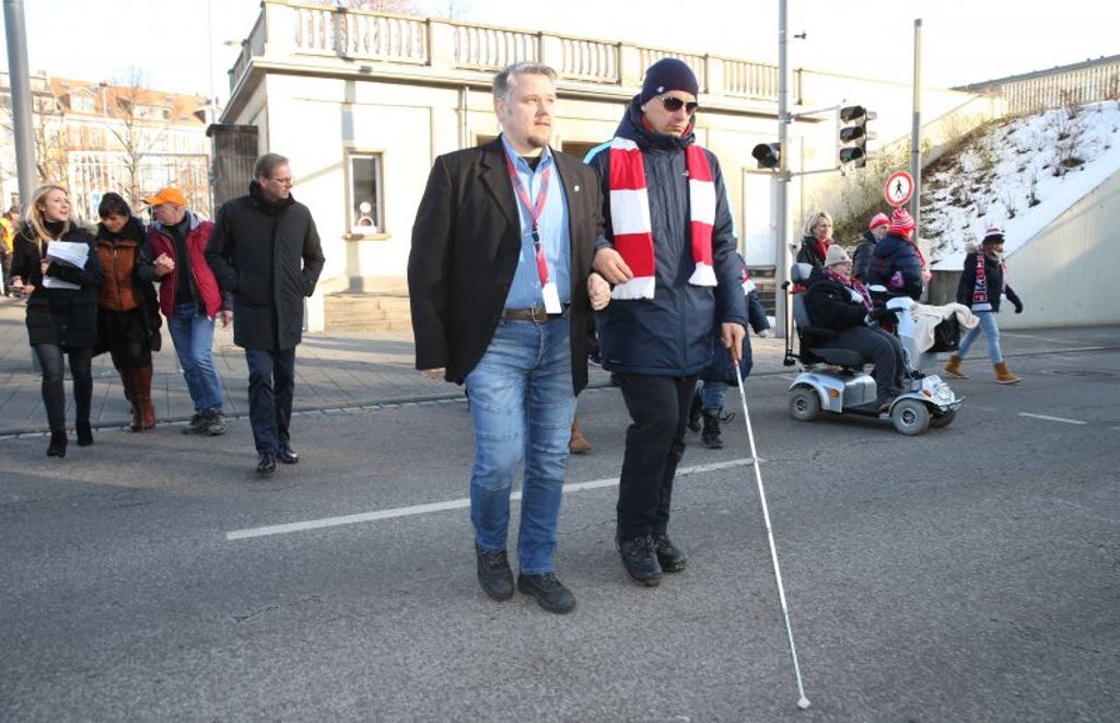 Fanbeauftragter Axel Ackermann (li) kümmert sich nicht nur an Aktionstagen um Inklusionsthemen bei RB Leipzig.