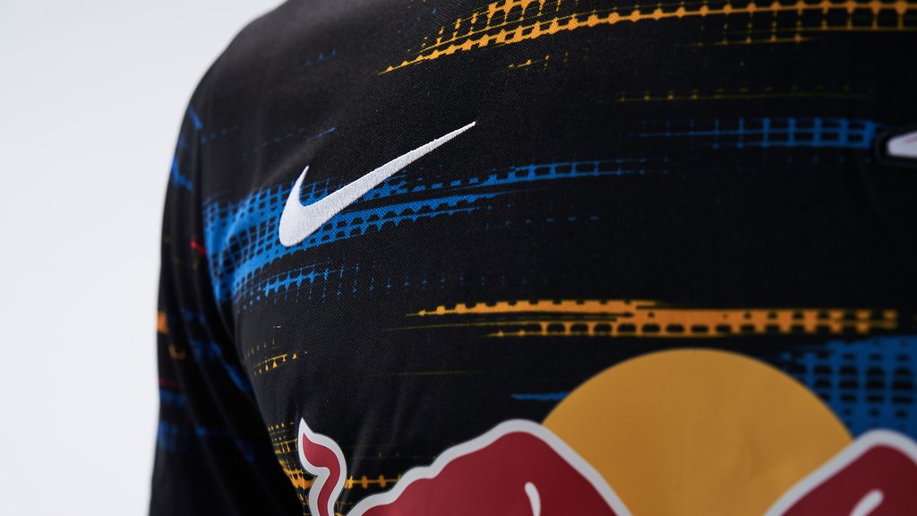 Neues Auswärtstrikot: So laufen die RB-Spieler 2021/22 in der Fremde auf.