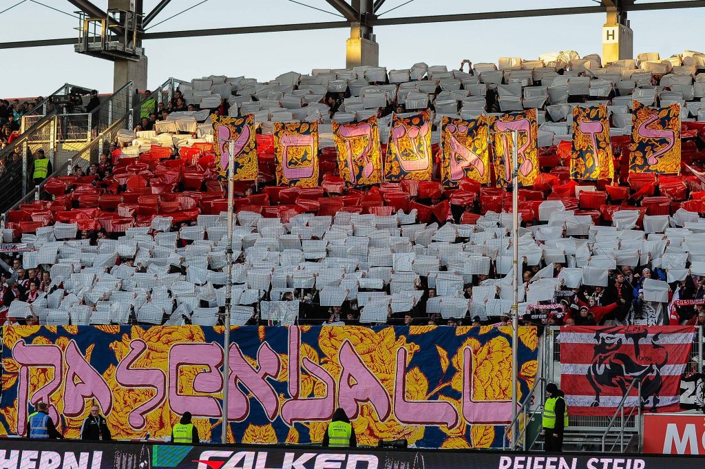 Choreographie der RB-Fans.