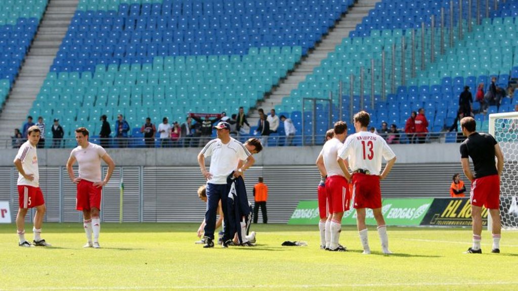 2010 verlor RB Leipzig noch in der Oberliga Süd gegen den damaligen FC Sachsen Leipzig – die heute wieder von der Vergangenheit als BSG Chemie eingeholt sind.