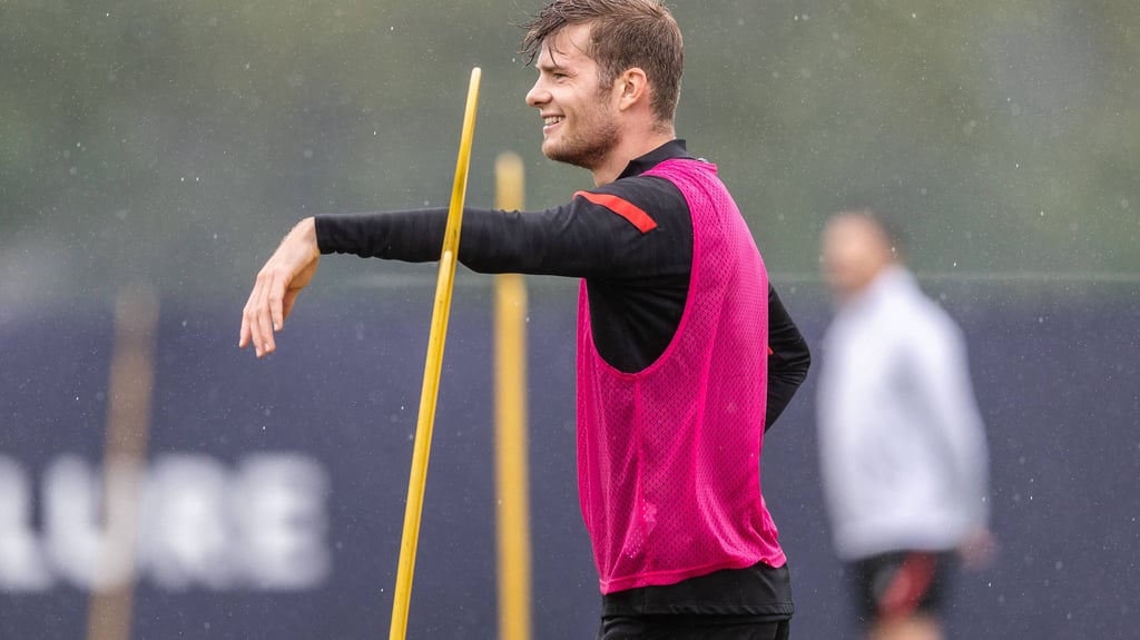 Wohin geht der Blick? RB Leipzigs Stürmer Alexander Sörloth beim Training 